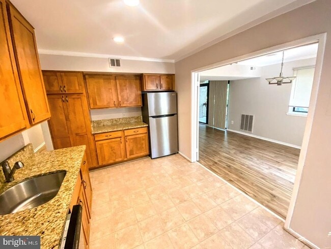Building Photo - 1646 Parkcrest Cir