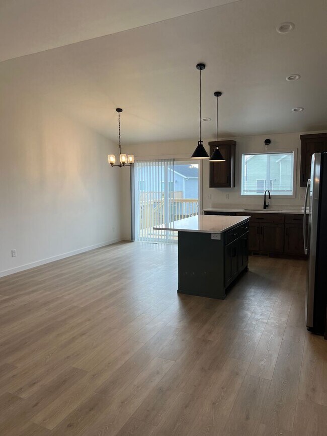 Foto del edificio - 4 Bed 2 Bath Single Family Home