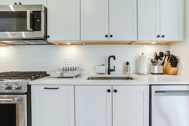 Interior Photo - 2106-2108 Vermont Ave