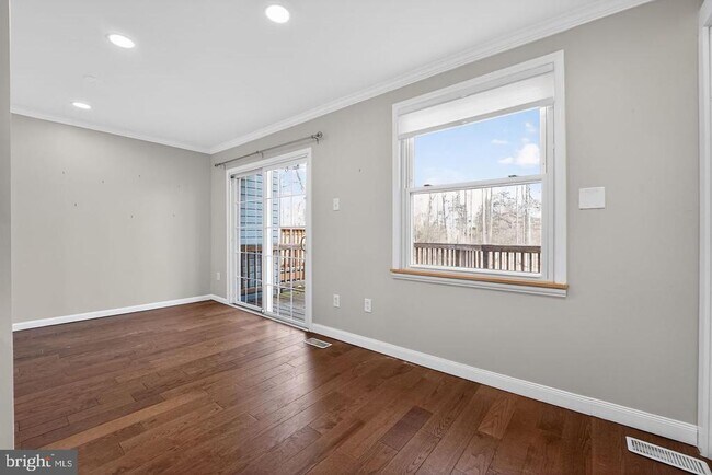 Foto del edificio - 708 Suffield Dr