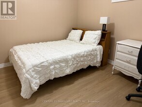 Building Photo - 7275 Village Walk