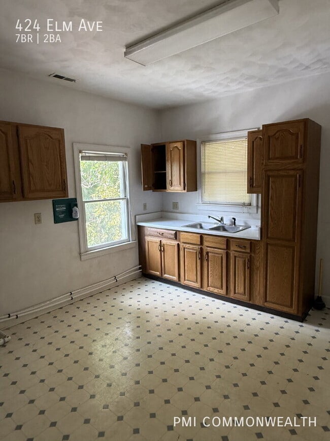 Building Photo - 424 Elm Ave