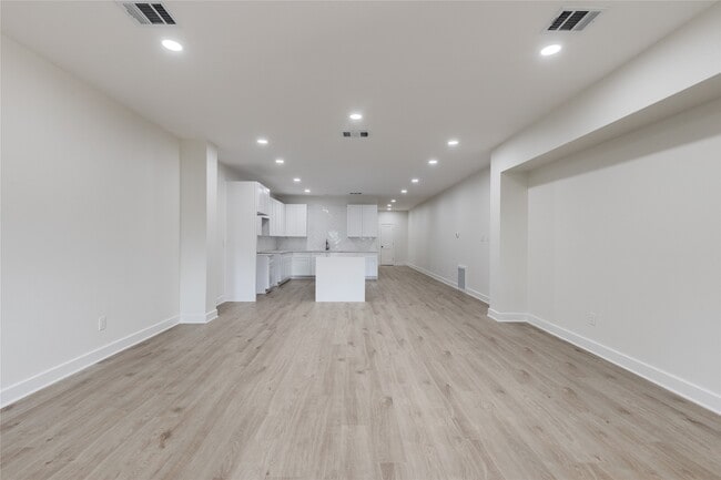 Building Photo - 21711 Barcarole Dr