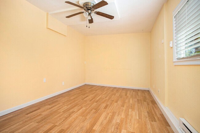 Building Photo - 1347 Park Ave