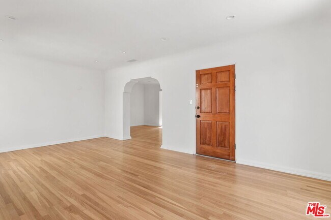 Foto del edificio - 826 S Holt Ave