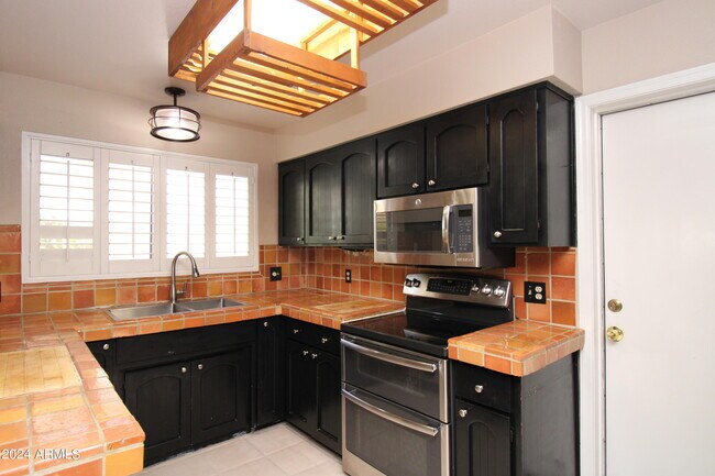 Building Photo - 10511 E Sahuaro Dr