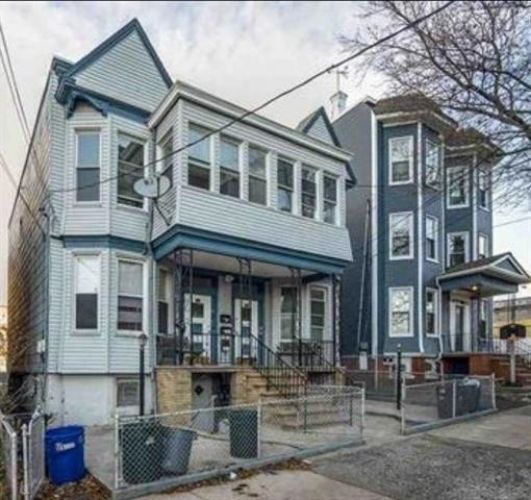 Foto principal - 104 Cottage St