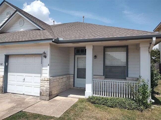 Building Photo - 2842 Southampton Way