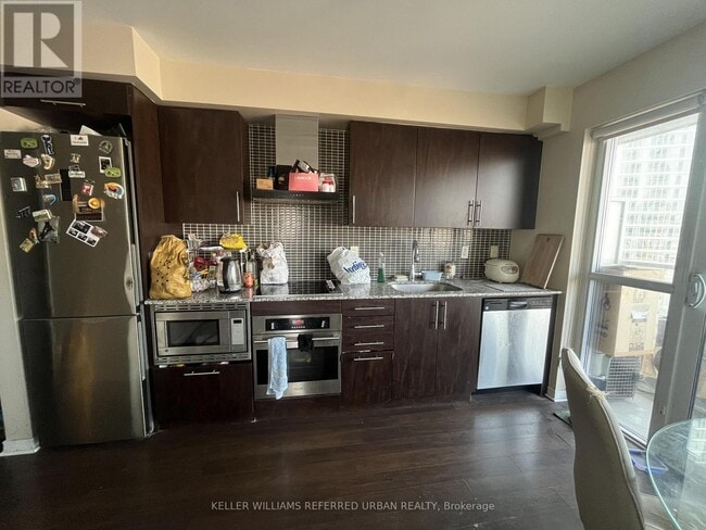 Building Photo - 352 Front St W