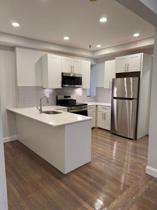 Building Photo - 54 Queensberry St
