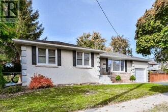 Building Photo - 2063 Hixon St