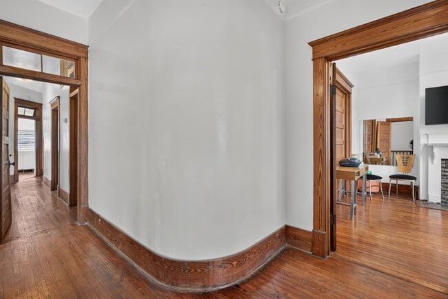 Building Photo - 114 W Waldburg St