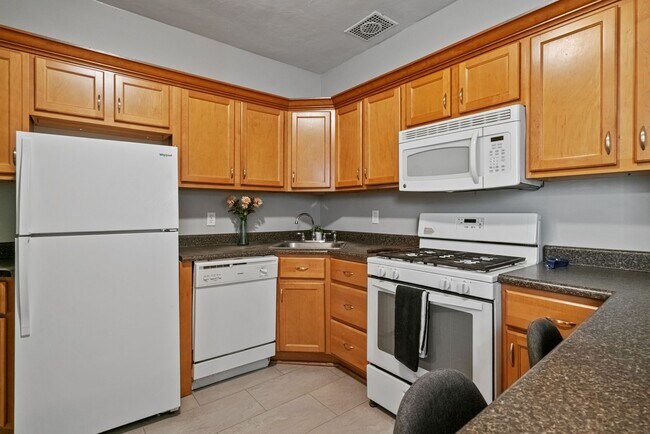 Foto del edificio - 3 Bedroom House in Southside - Off Street Parking and Central Air