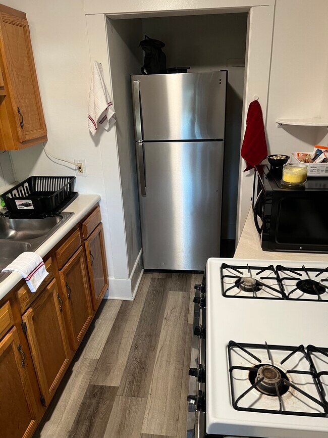 Foto del edificio - 160 Stafford Ave