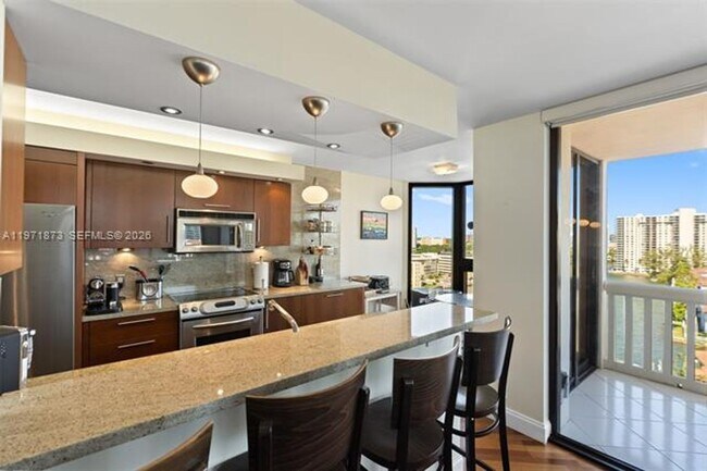 Foto del edificio - 1000 W Island Blvd