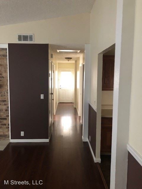 Building Photo - 723-740 Vicki Dr