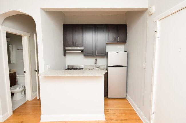 Building Photo - 4619 N Paulina St