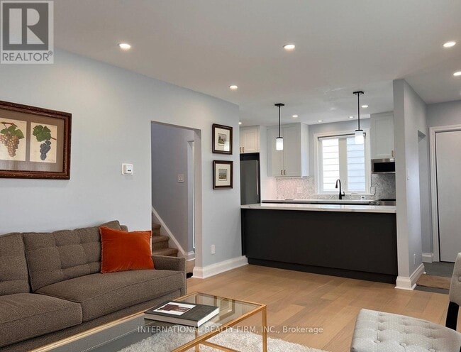 Building Photo - 9 Admiral Rd