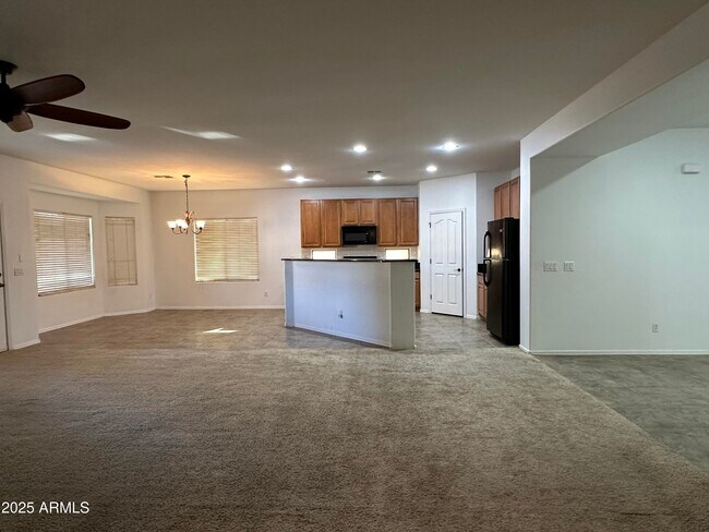 Foto del edificio - 15589 W Campbell Ave