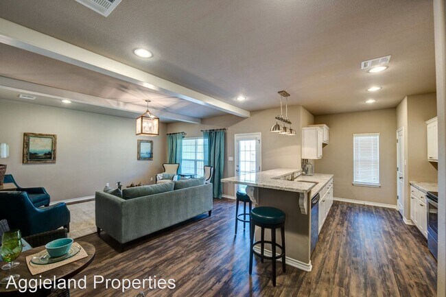 Foto del edificio - 3 br, 3.5 bath House - 3436 Summerway Dr