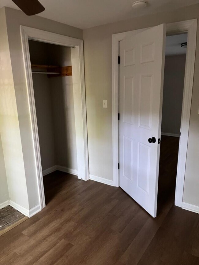 Foto del edificio - 1224 Essex Ave