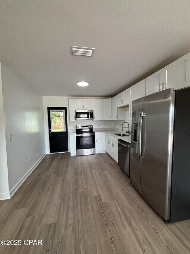 Foto del edificio - 715 W 17th St