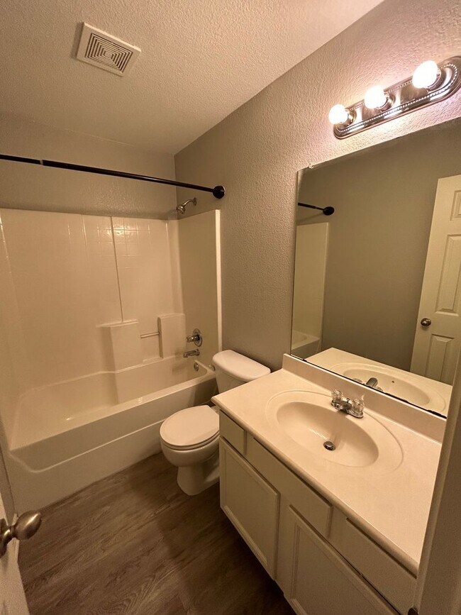 Building Photo - Updated Bosqueville ISD Home