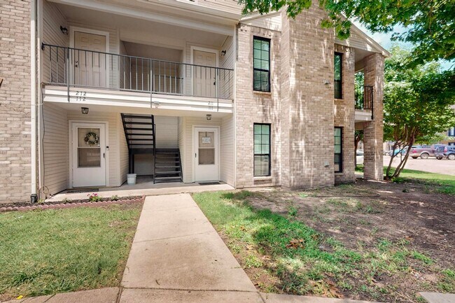 Foto del edificio - Stylish Upstairs Corner Unit Near Lake Ray Hubbard