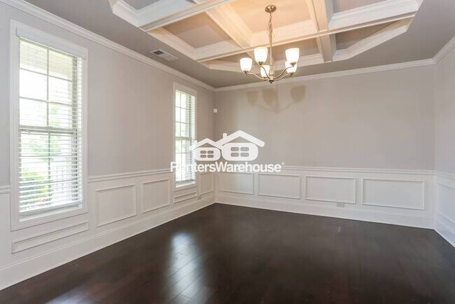 Building Photo - 5 Bedroom Executive Home Located in Summit...