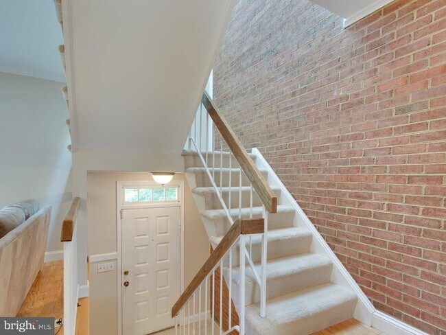 Building Photo - 2876 Sutton Oaks Ln