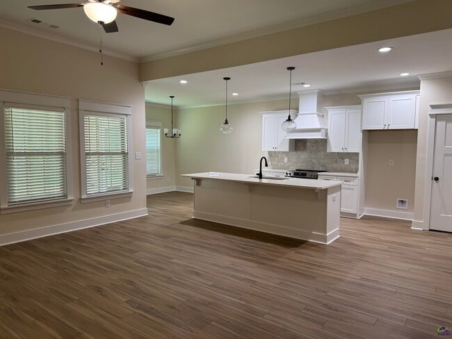 Foto del edificio - 213 Willowbrook Ln