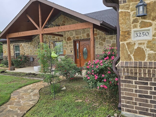 Foto del edificio - 3250 Springfield Rd