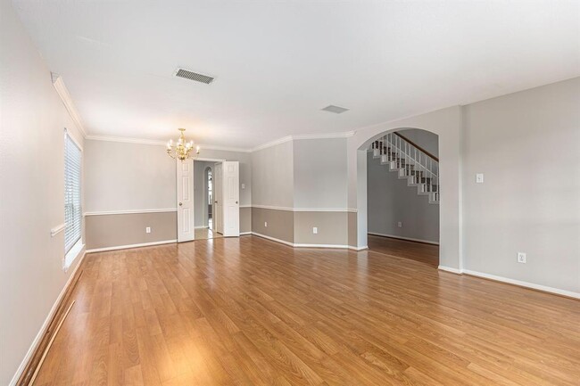 Building Photo - 3603 Beacon Hill Dr