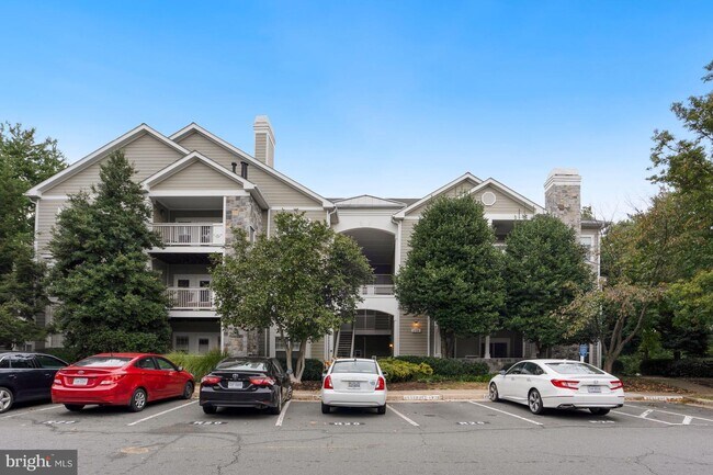 Building Photo - 1720 Lake Shore Crest Dr