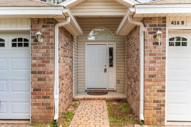 Building Photo - 416a Bear Rd