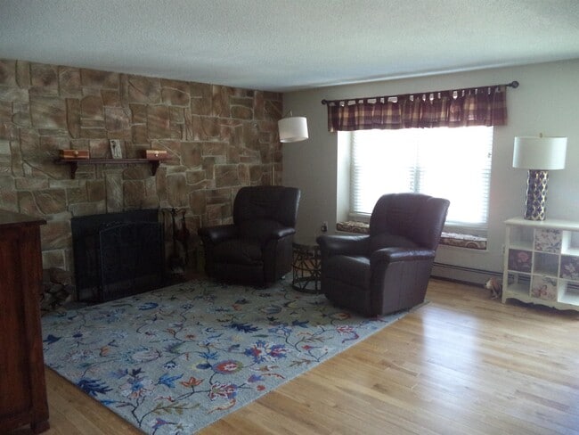 Building Photo - 114 Fieldstone Dr