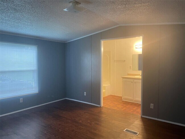 Building Photo - 16902 Pickering Rd