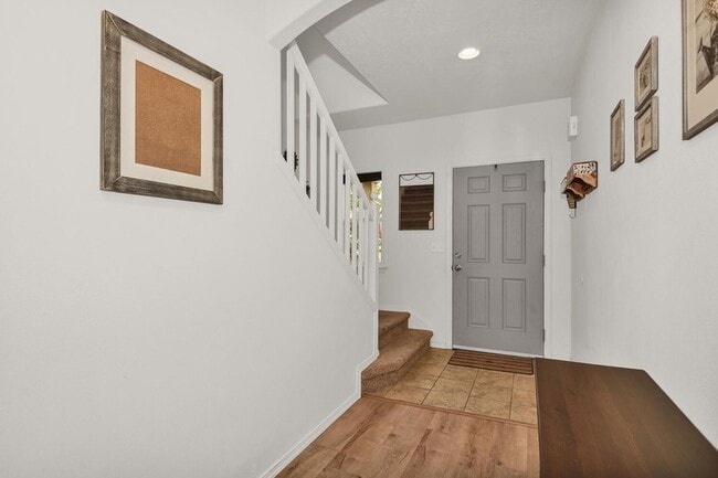 Building Photo - Gorgeous 4-Bdr with fully fenced yard in b...