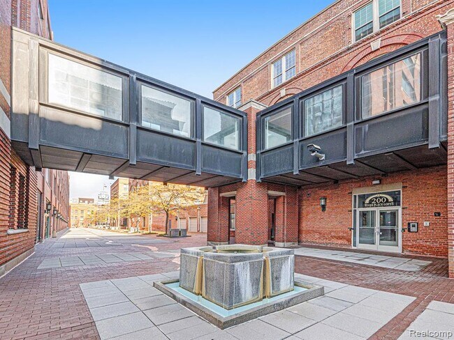 Building Photo - 200 River Pl Dr