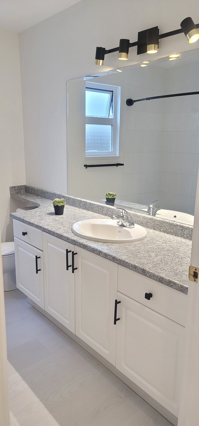 Photo du bâtiment - 2338 Chesterfield Av