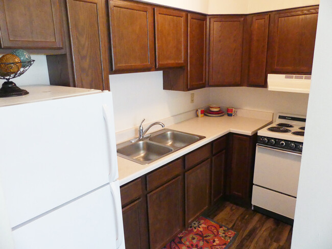 Building Photo - Lakeview Terrace Apartments