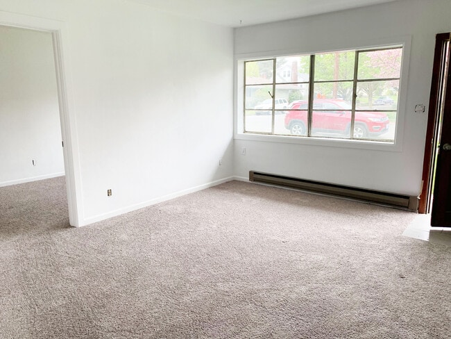Building Photo - Amazing Remodeled 2 bd in Sellwood/Morelan...