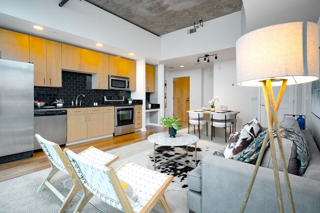 Building Photo - Glass House 1 Bed 1 Bath High Rise Condo w/ Mountain & City Views!!