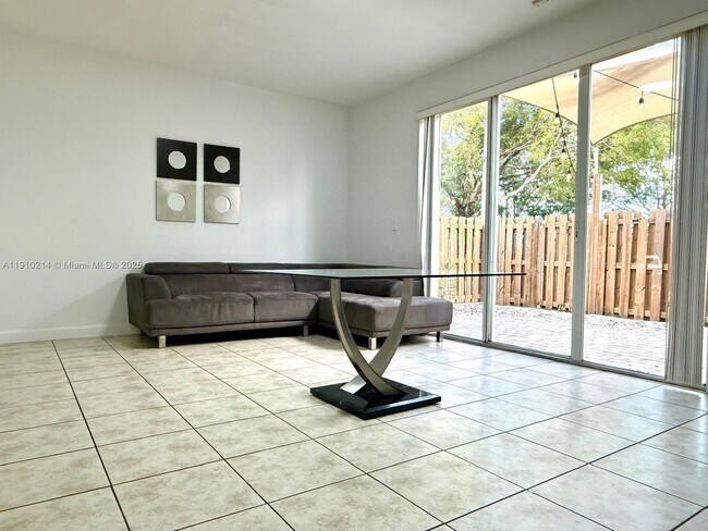 Building Photo - 8675 NW 109th Ct