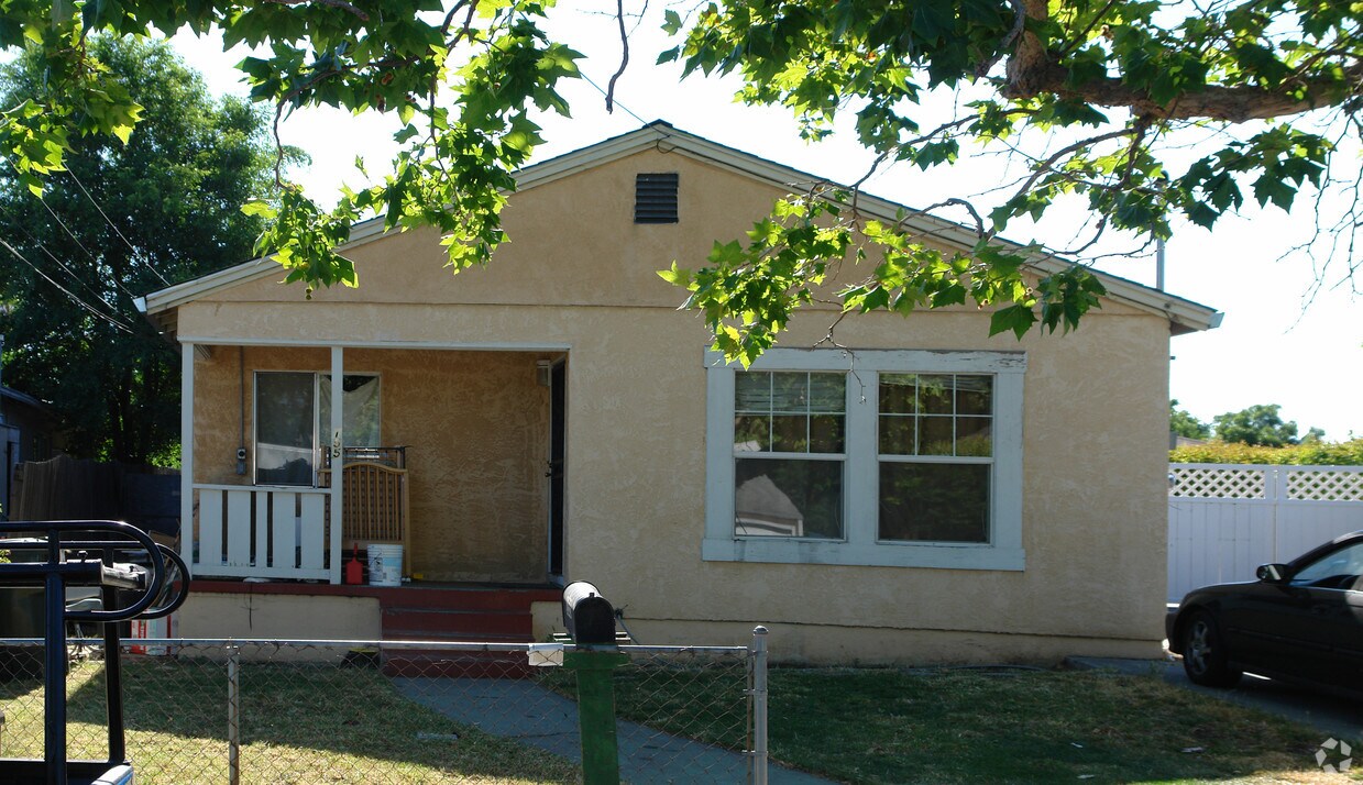 Primary Photo - 157-A B Alberts Ave