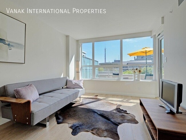 Building Photo - Bright One Bedroom at Centerview