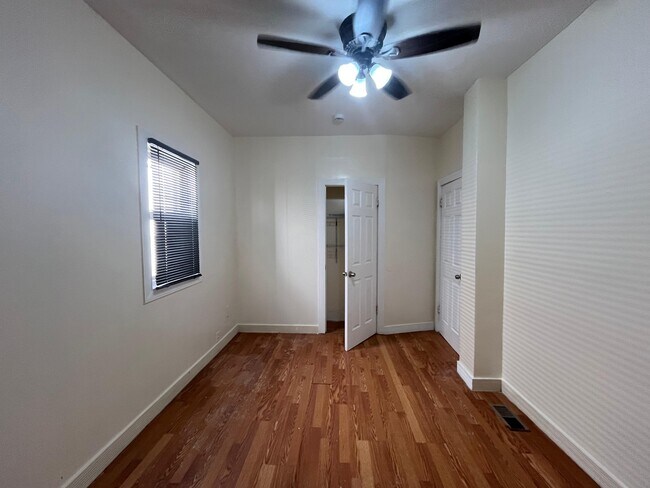 Foto del edificio - 137 Bostwick Ave
