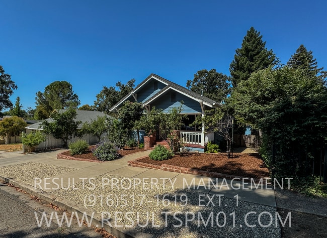 Building Photo - Charming Home in Auburn Coming Soon!
