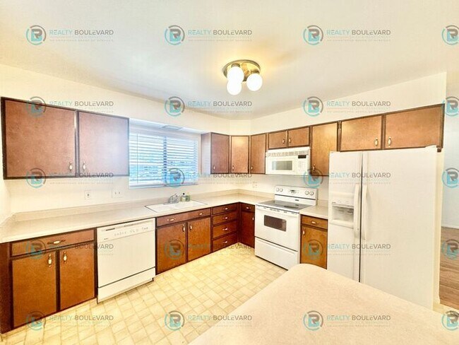 Building Photo - Welcome to your dream home!