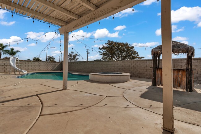 Foto del edificio - 952 E Cottonwood St